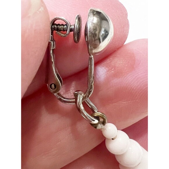 Vintage White Shell Look Dangle Drop Screw Back Earrings - Picture 4 of 5